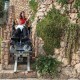 Πλατφόρμα μεταφοράς αμαξιδίων σε σκάλες με ερπύστριες