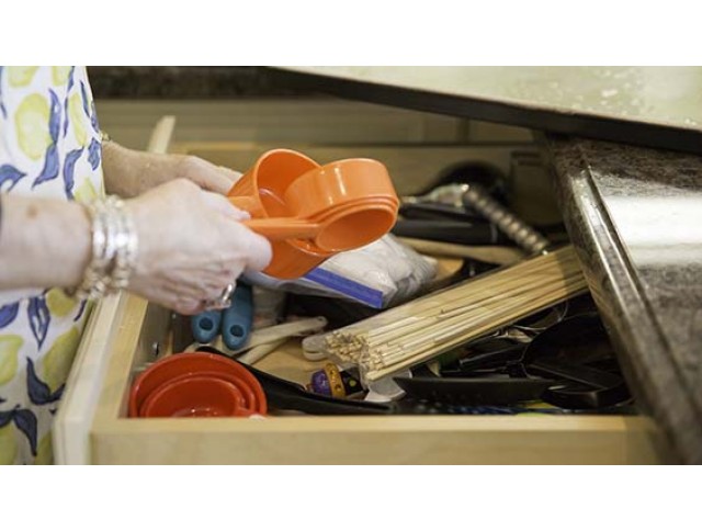 Όταν ένας άνθρωπος με Αλτσχάϊμερ ψαχουλεύει και κρύβει πράγματα