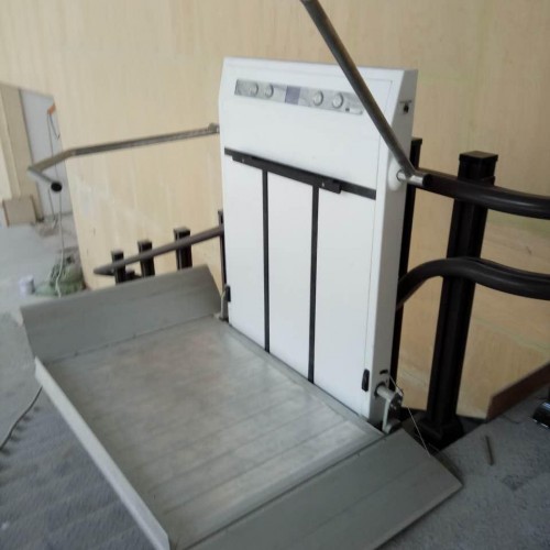 Πλατφόρμα, αναβατόριο σκάλας για αμαξίδια για ευθείες σκάλες Πλατφόρμα, αναβατόριο σκάλας για αμαξίδια για ευθείες σκάλες