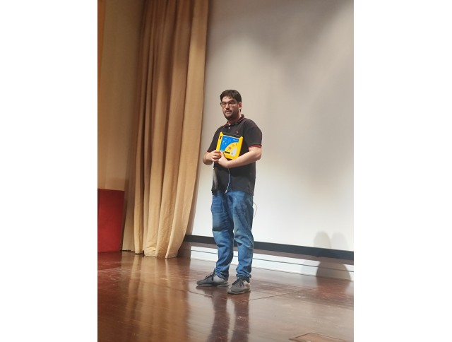 Αμερικάνικο Κολλέγιο Αθηνών: Παρουσίαση και επίδειξη απινιδωτή Αμερικάνικο Κολλέγιο Αθηνών: Παρουσίαση και επίδειξη απινιδωτή