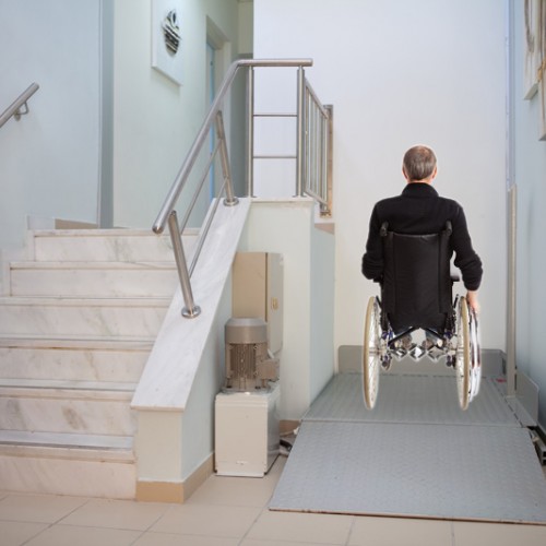 Ψαλιδωτή Πλατφόρμα για Άτομα με Κινητικές Δυσκολίες