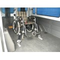 Σύστημα συγκράτησης αναπηρικών αμαξιδίων σε οχήματα με εξωτερικές ράγες για ευκολότερη τοποθέτηση X-801-1