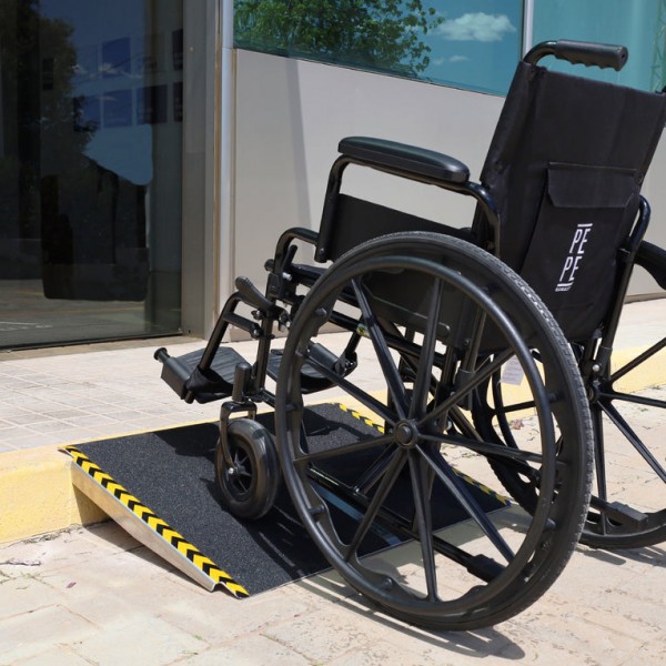 Ράμπα αμαξιδίου με αντιολισθητική επιφάνεια 30 x 81 cm & 60 x 81 cm