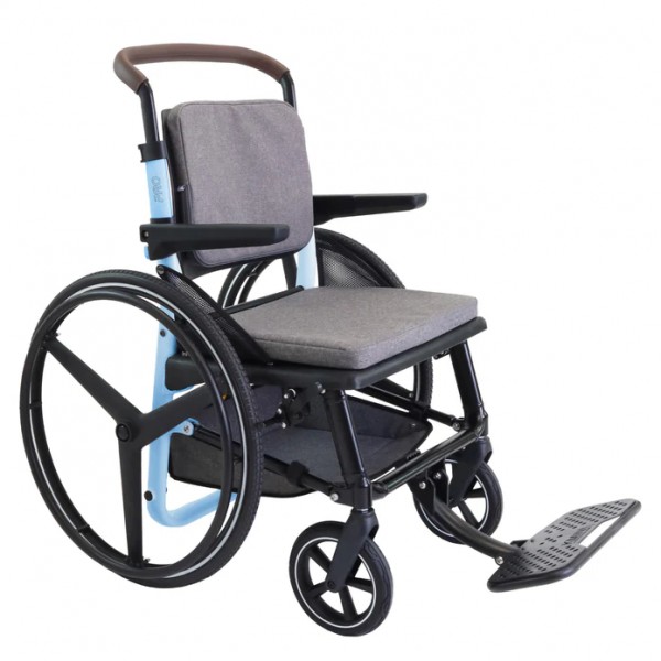 Χειροκίνητο αναδιπλούμενο αναπηρικό αμαξίδιο με μεγάλους τροχούς και αναδιπλούμενο ενιαίο υποπόδιο (λευκό & μπλε)