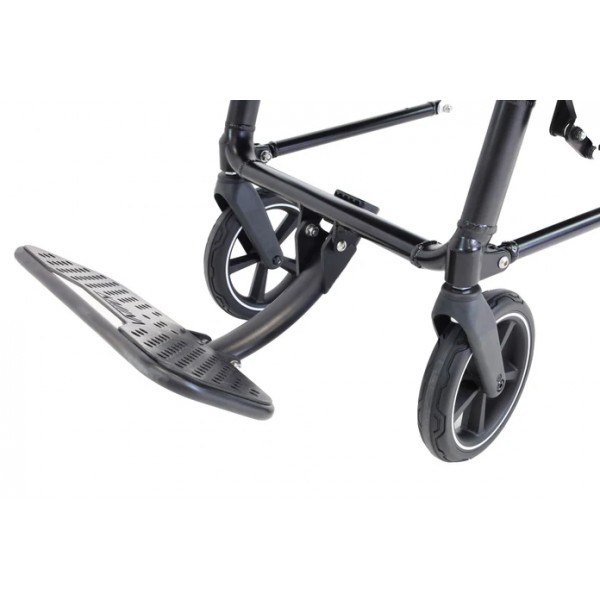 Χειροκίνητο αναδιπλούμενο αναπηρικό αμαξίδιο με μεγάλους τροχούς και αναδιπλούμενο ενιαίο υποπόδιο (λευκό & μπλε)