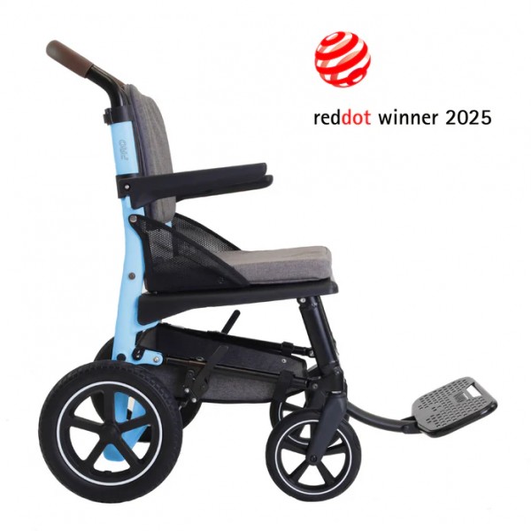 Χειροκίνητο αναδιπλούμενο αναπηρικό αμαξίδιο με μεσαίους τροχούς και αναδιπλούμενο ενιαίο υποπόδιο (λευκό & μπλε)